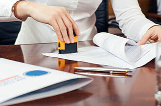 A translator stamping a sworn Italian translation that was carried out according to the requirements of the Italian consulate.
