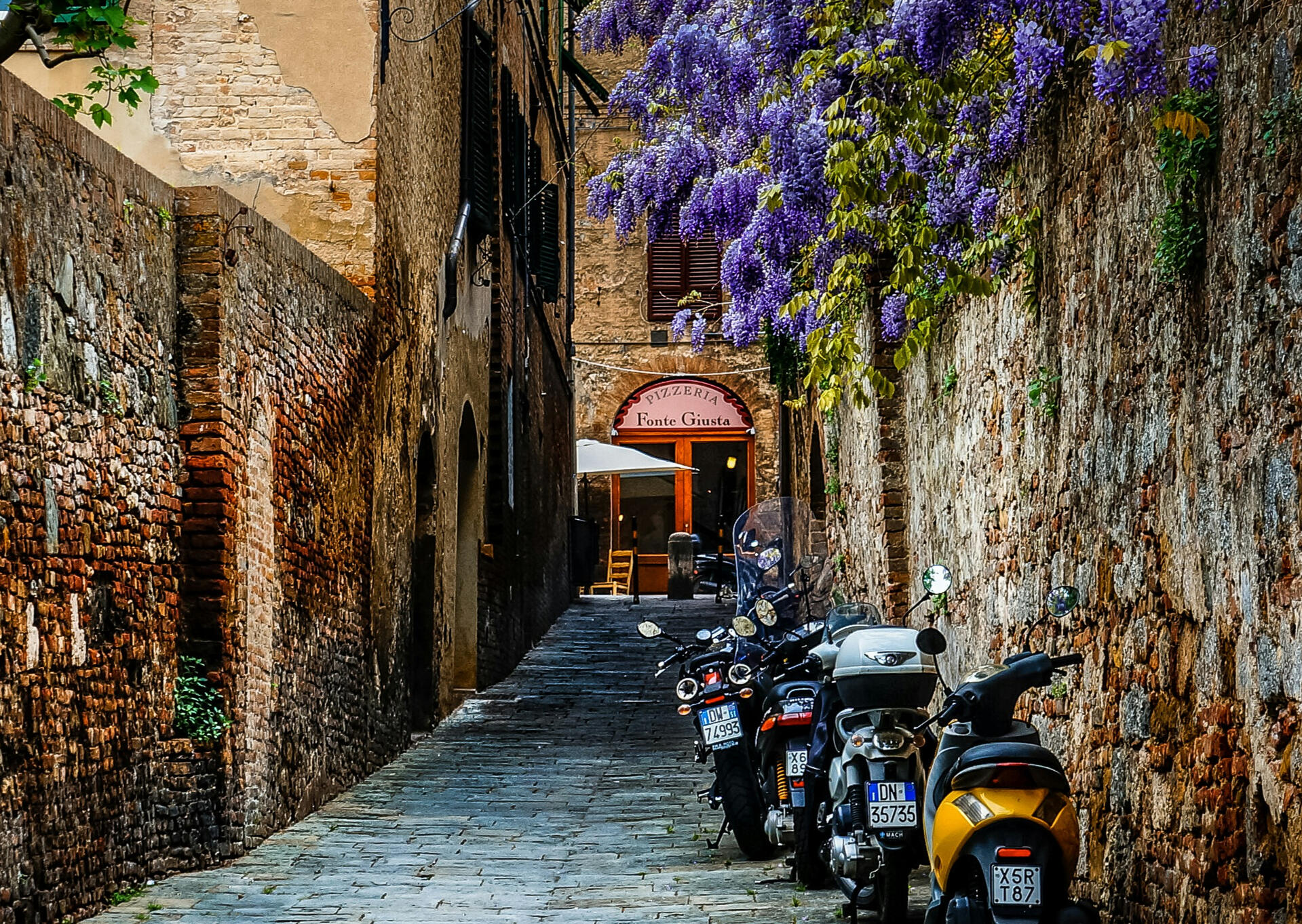 Florence street café illustrating local lifestyle and cultural immersion.